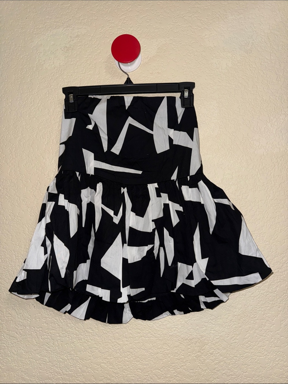 Black & White Abstract Circle Sleeveless Top Brand New